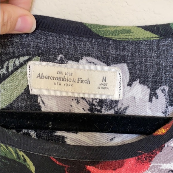 Abercrombie and Fitch Floral Crop Top - Picture 3 of 4